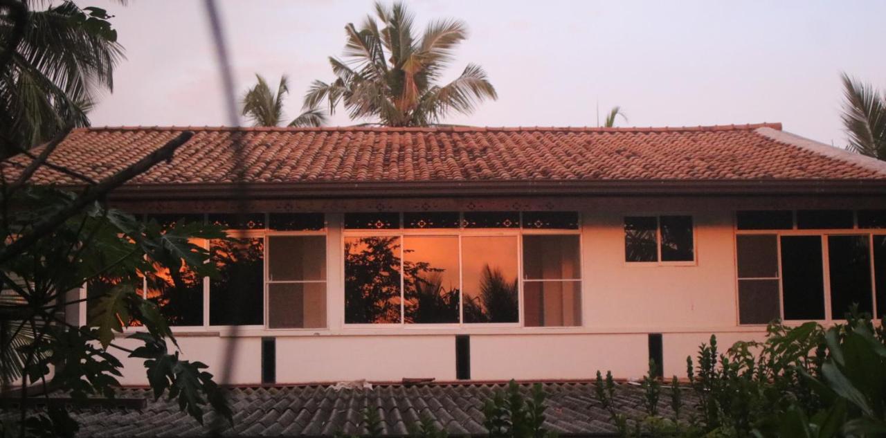 Happy Cocos Beach House Waskaduwa Luaran gambar
